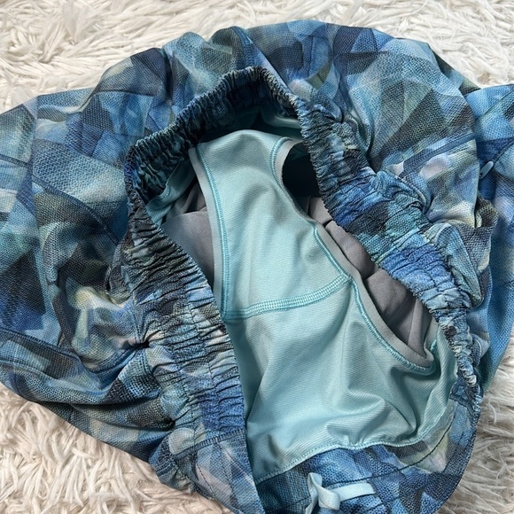 Lululemon Hotty Hot Short II *Long 4" City Shadow Alpine White Multi / Blue Glow - Picture 3 of 6